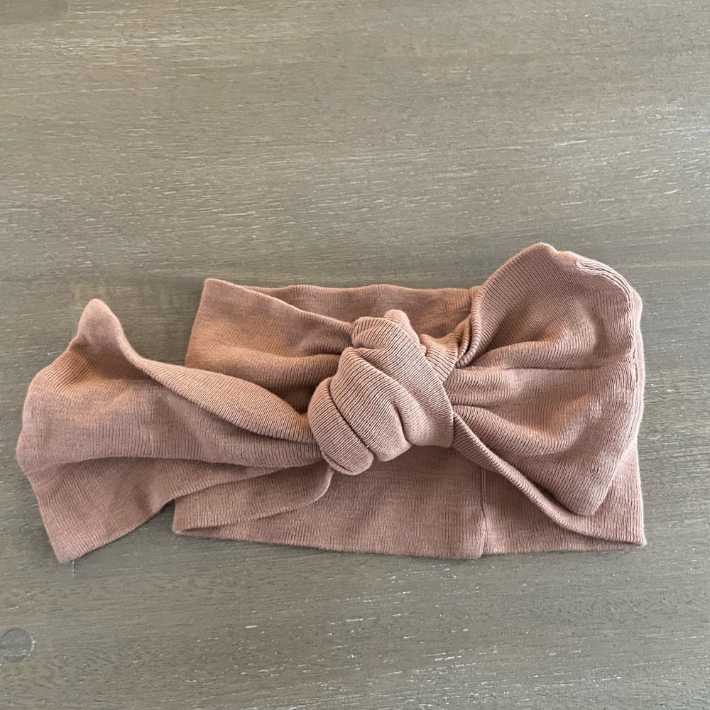 🎀  5 for $30 Kate Quinn Matching Set - Bodysuit, Bow and Bib 3-6M - Picture 4 of 5